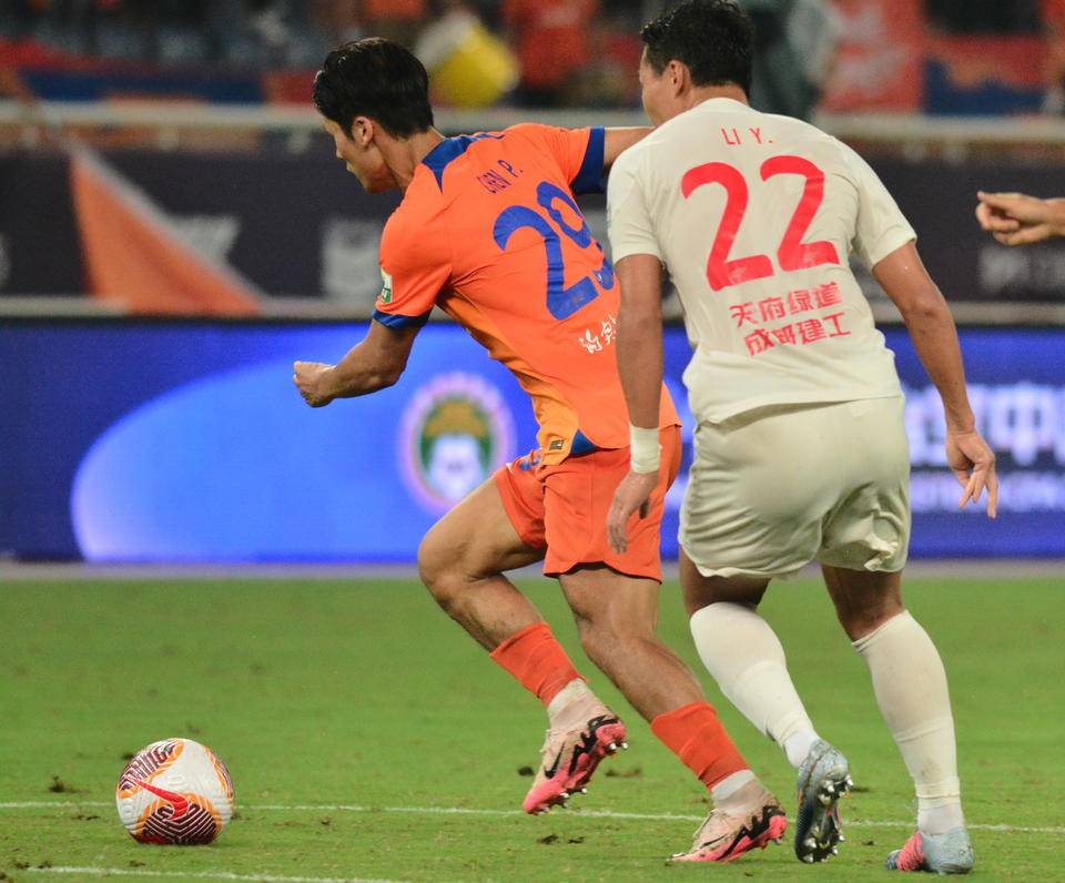 角逐中出现精彩绝伦的进球瞬间 角逐中出现精彩绝伦的进球瞬间