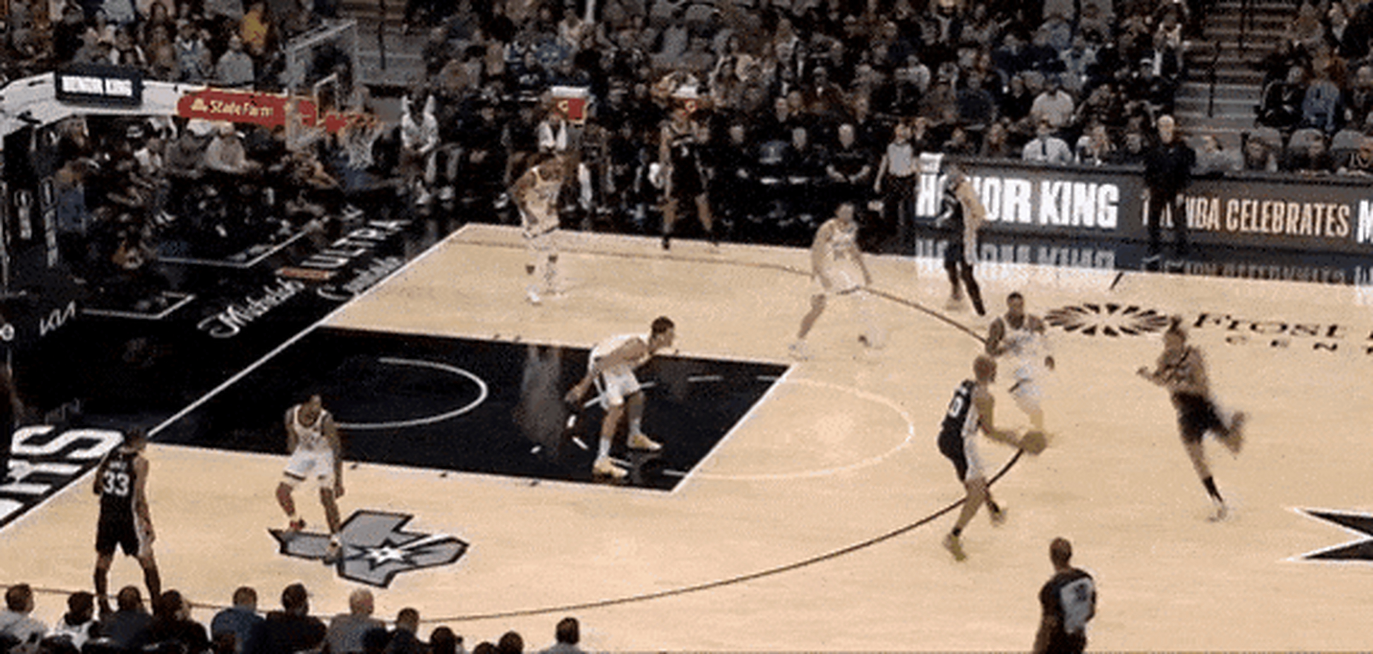 雄鹿击败马刺,保持不败纪录 雄鹿击败马刺,保持不败纪录