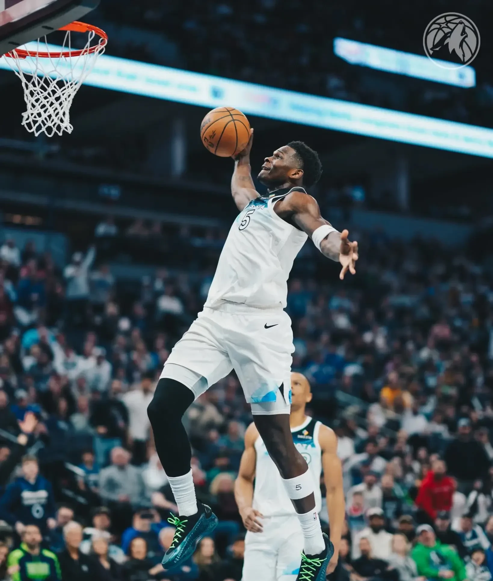 勇士豪取灰熊,摆脱颓势 勇士豪取灰熊,摆脱颓势