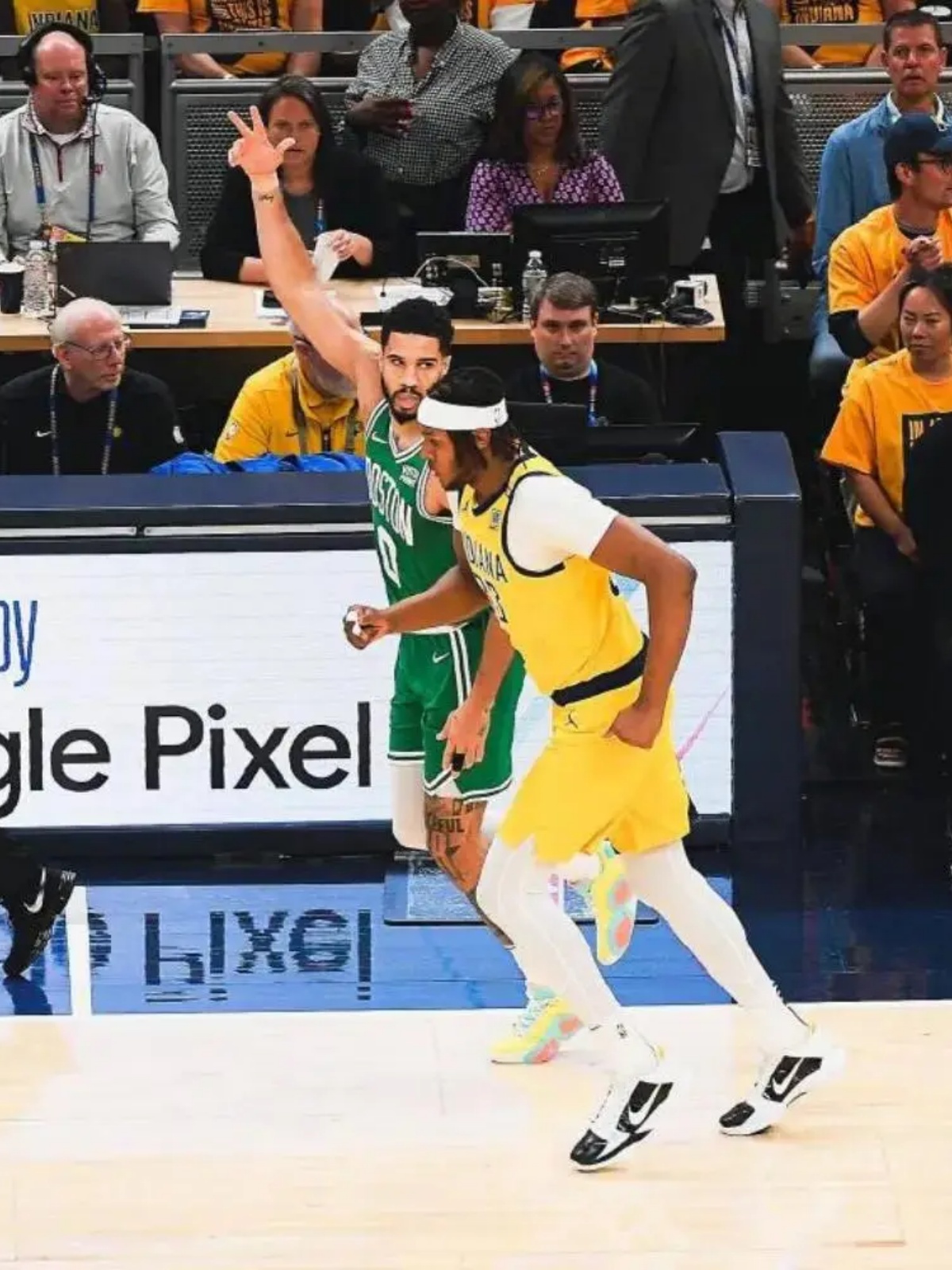 步行者惨败凯尔特人,遭遇尴尬 步行者惨败凯尔特人,遭遇尴尬