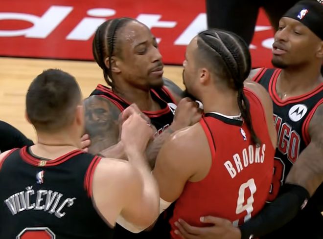 火箭战胜公牛,取得四连胜 火箭战胜公牛,取得四连胜