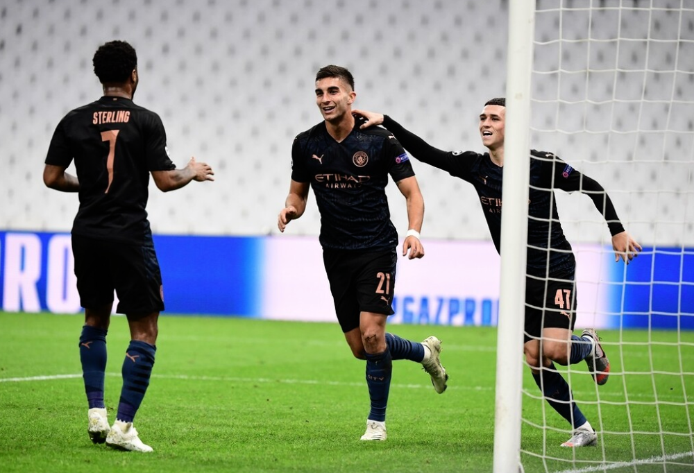 纽卡素门将连挡数球,临危不乱 纽卡素门将连挡数球,临危不乱