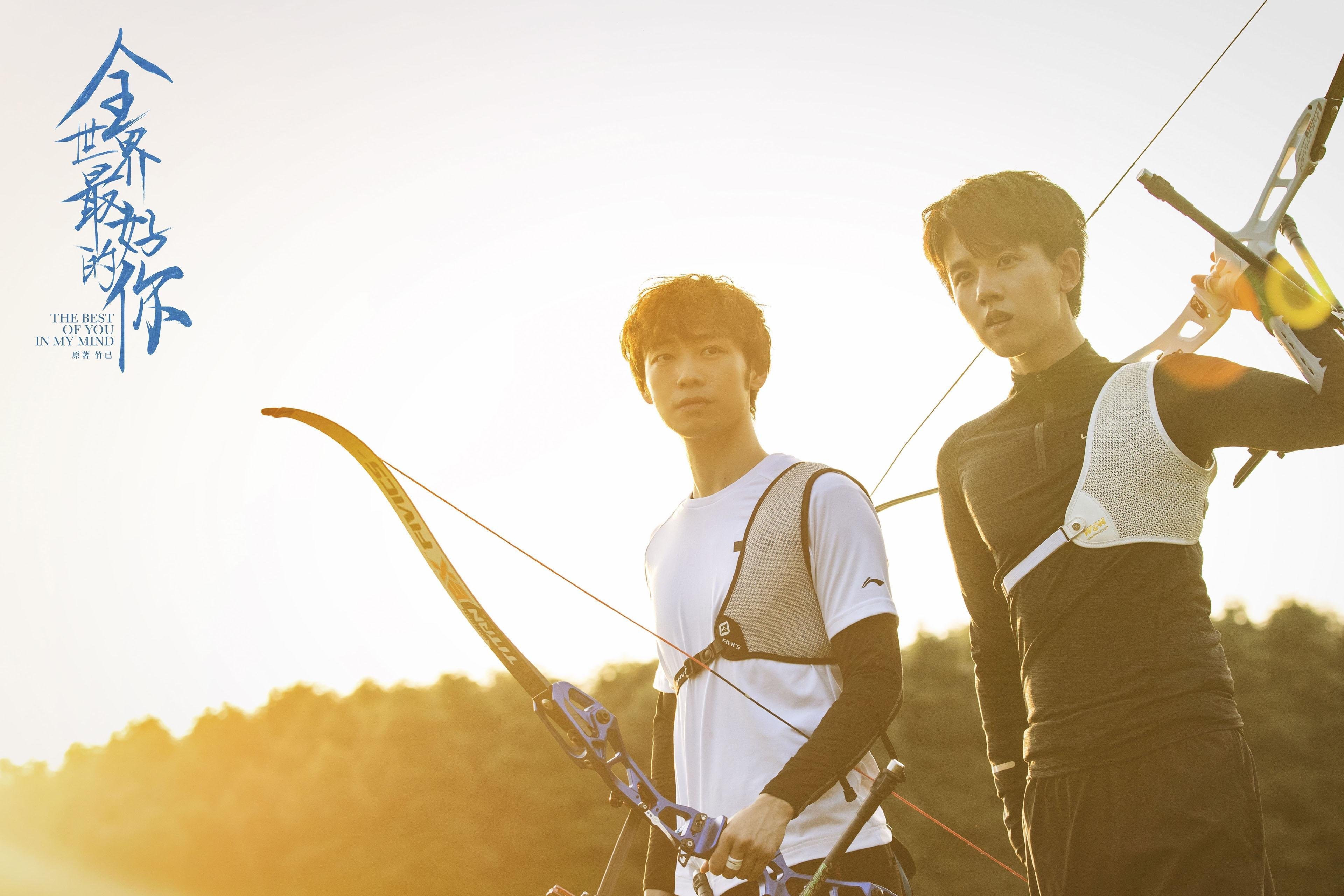 捷豹F1引擎轰鸣处，新人王杰伦格林将夜色劈成两半