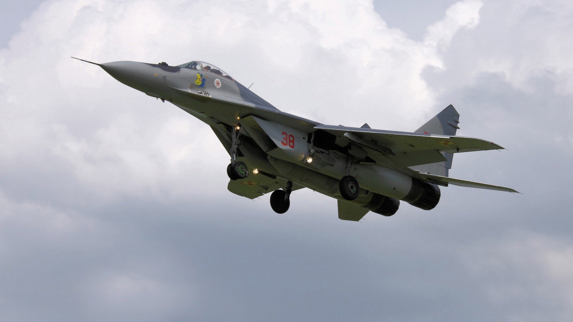 绿茵鏖战！太极虎撕裂红龙防线，李刚仁进攻端无人可挡