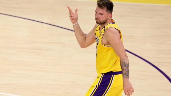 东契奇爆发，国王全面压制广厦队