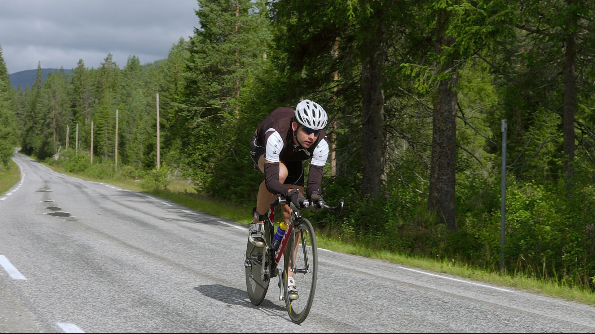 爵士全面压制雷霆，戈贝尔惊艳四座，防守艺术与统治力