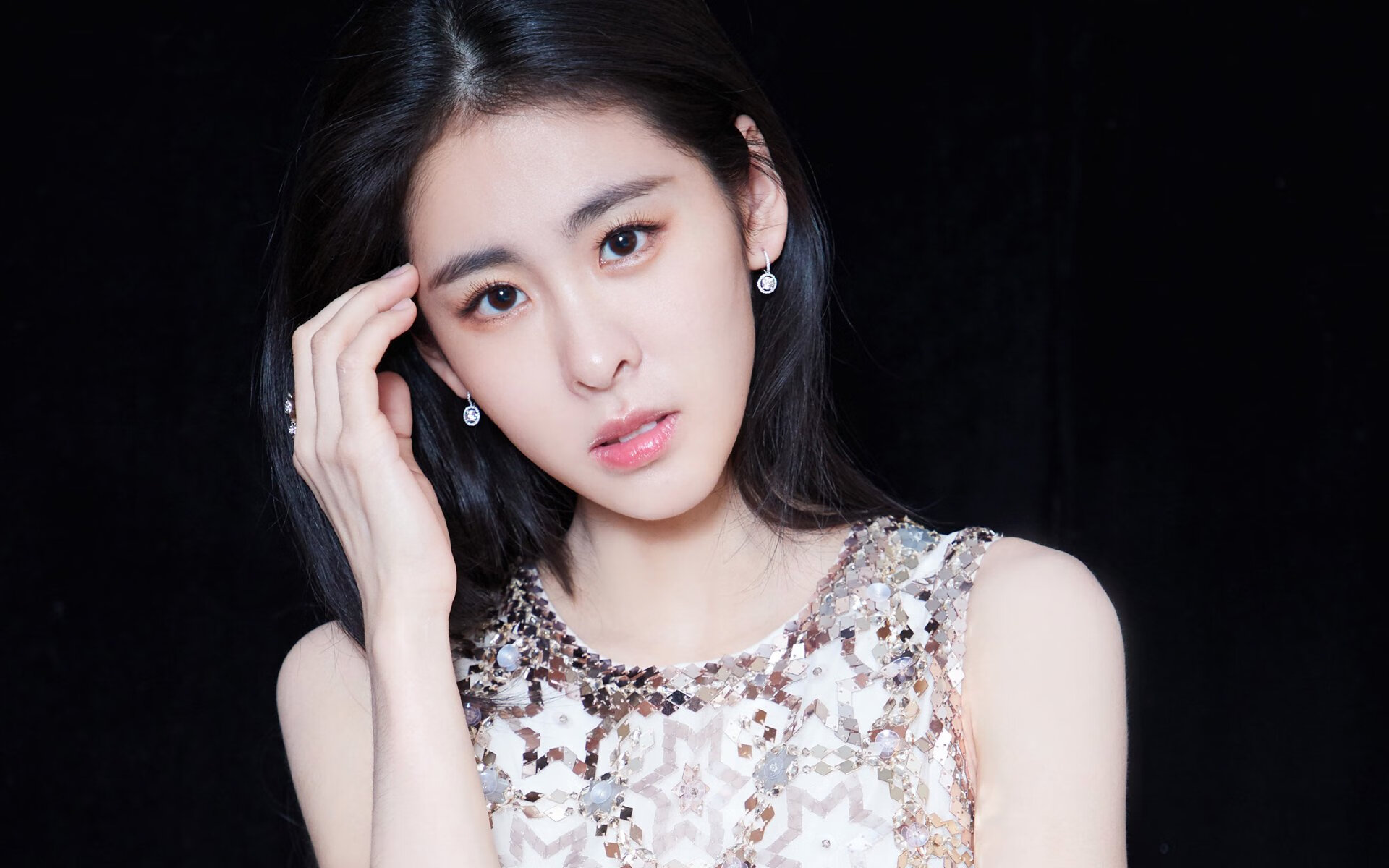 跨越海洋的王者时刻，东契奇鏖战汽车城，恩比德闪耀国家德比